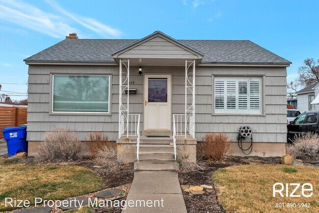 Building Photo - 4 br, 2 bath House - 229 E Leslie Ave