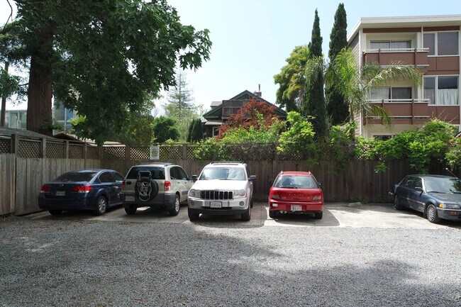 Building Photo - 2610 Etna St