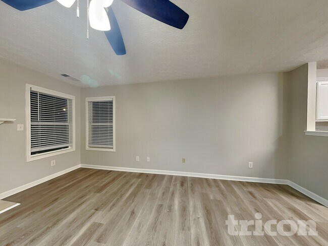 Building Photo - 305 Little Creek Rd SE