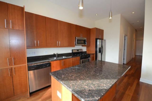 Foto del edificio - 1354 W Augusta Blvd