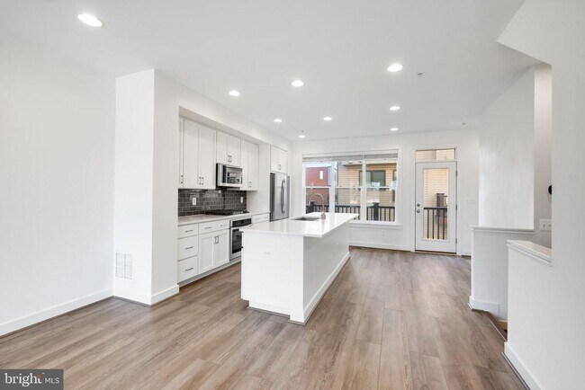 Foto del edificio - 16560 Crabbs Branch Way