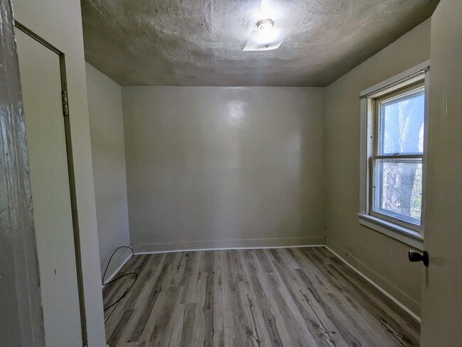 Building Photo - 716 Community St