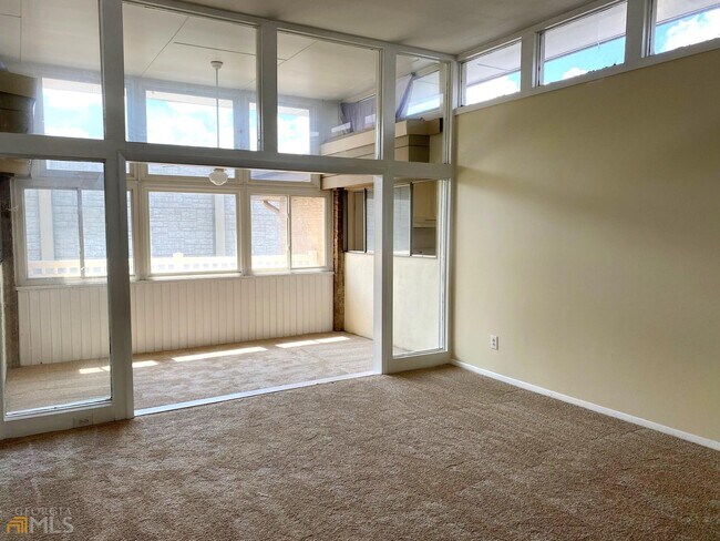 Building Photo - 346 Carpenter Dr NE