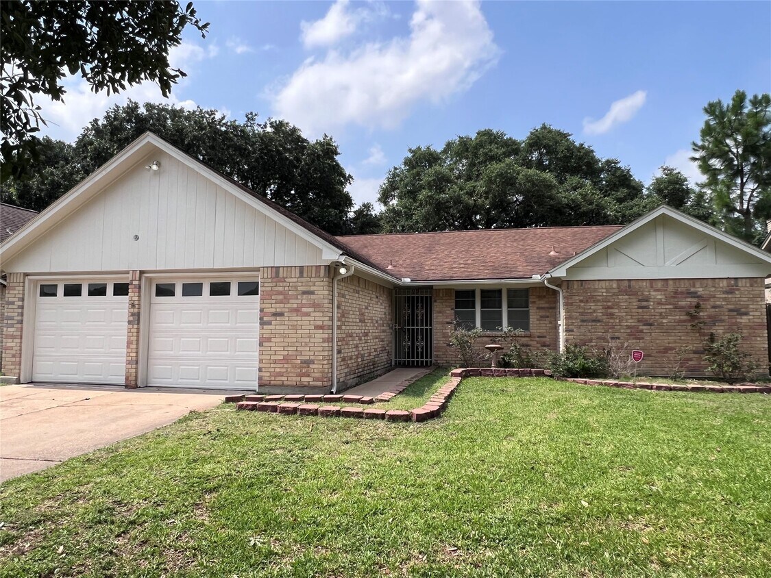 Primary Photo - 22422 Elsinore Dr