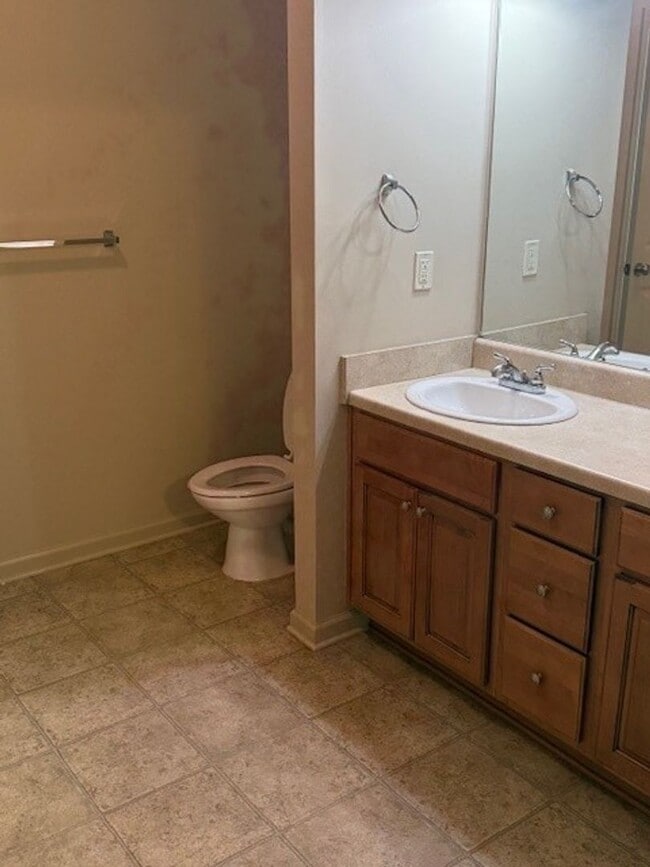 Building Photo - Nice 3 Bed 2 Bath Home! Available Now!