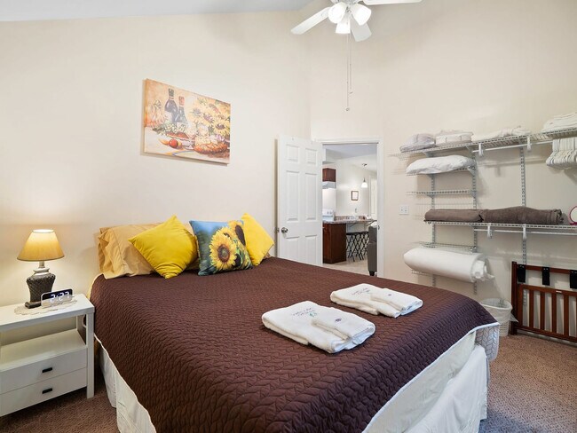 Foto del edificio - 5736 Lake Rd E