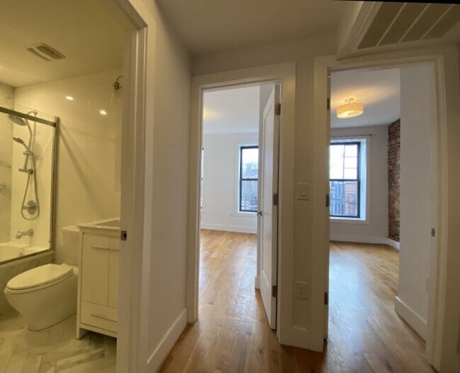 Foto del edificio - 1330 Herkimer St