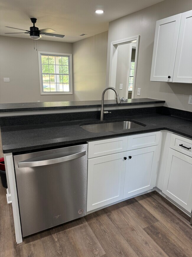Foto del edificio - 4389 Old Summerville Rd