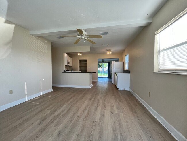 Building Photo - SHERWOOD PARK 3/1.