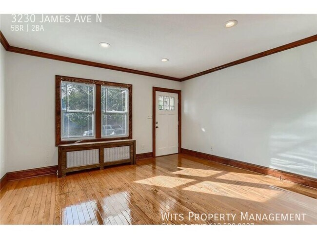Foto del edificio - Great 5 BR / 1 BA side by side duplex unit
