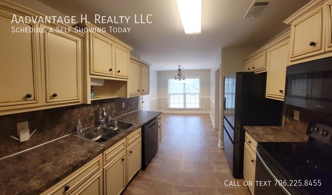 Building Photo - 634 Lee Rd 450