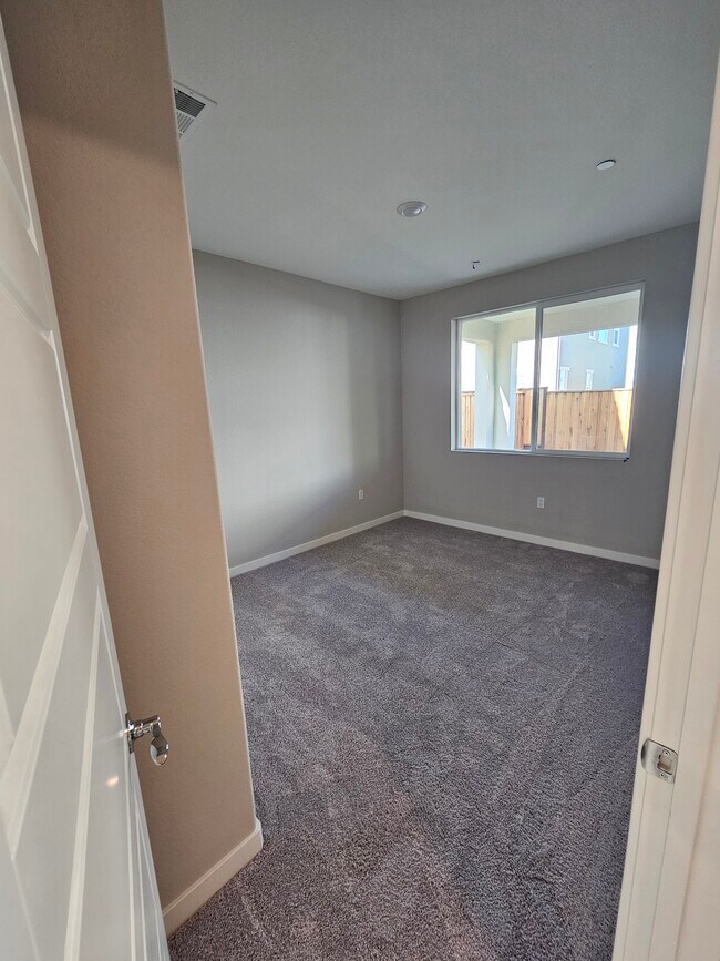 Dormitorio de la planta baja - 5382 Shenandoah Valley Ln