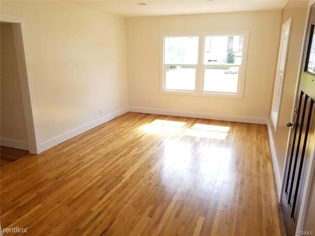 Building Photo - 2 br, 1 bath Duplex - 10755 Northgate St