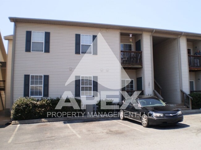 Foto del edificio - MOVE-IN SPECIAL, $1 RENT!! - NICE 3 Bd | 2 Ba Top Floor Condo in West Knoxville!