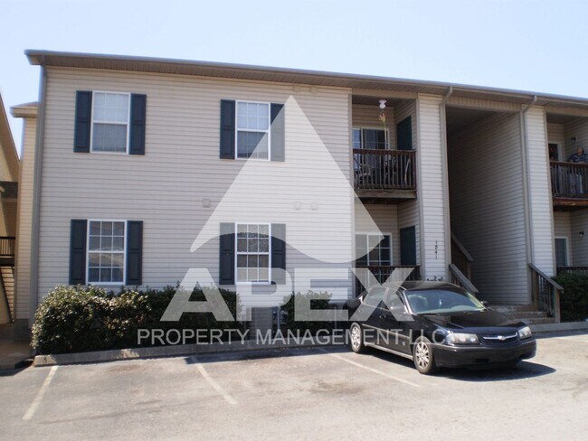 Building Photo - MOVE-IN SPECIAL,NO RENT TIL APRIL 1ST! - NICE 3 Bd | 2 Ba Top Floor Condo in West Knoxville!