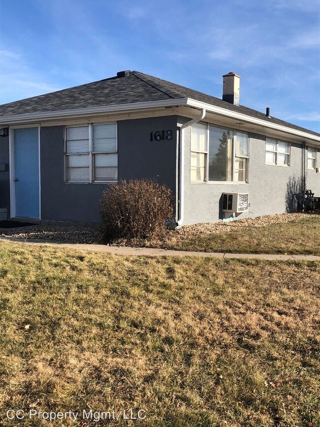 Building Photo - 2 br, 1 bath House - 1618 E. Signal Dr.