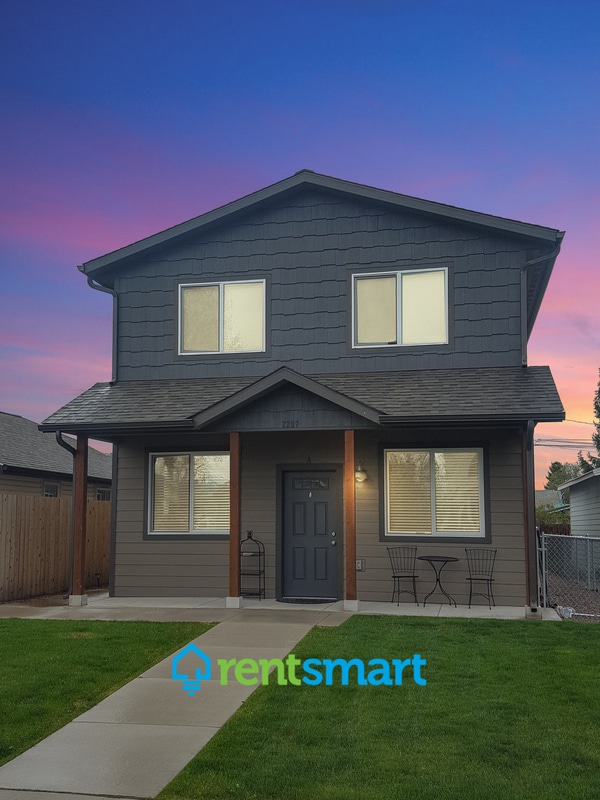 Building Photo - 2207 Strand Ave