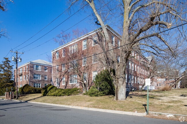 Crestwood Apartments