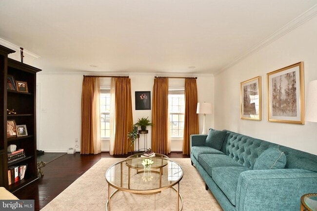 Foto del edificio - 6431 Forest Rd