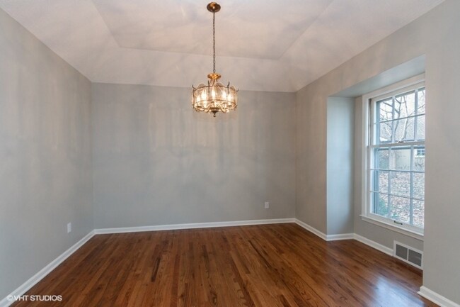 Building Photo - 12507 Valley Brook Dr