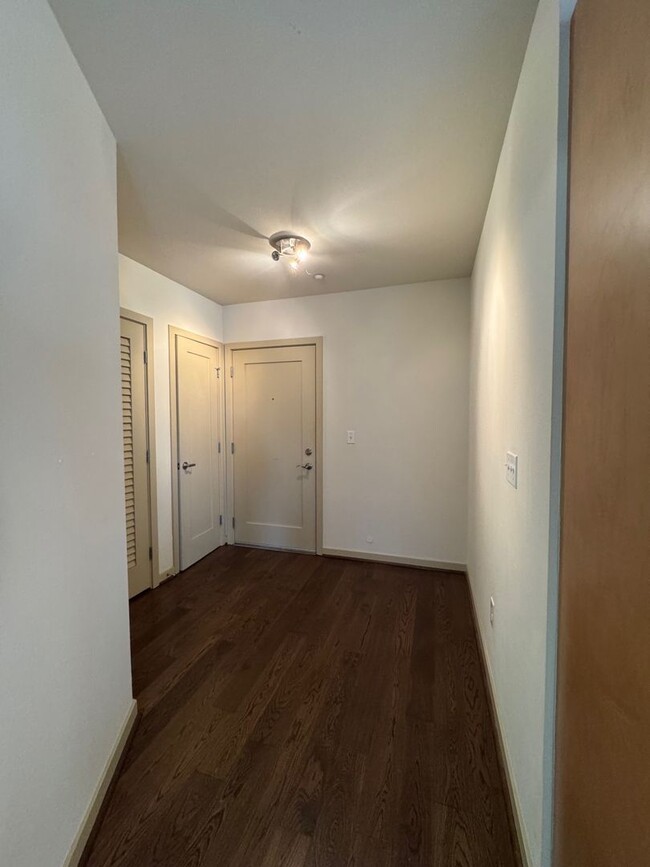 Foto del edificio - Spacious 2 bed 2 bath, 1000+ sq ft. condo ...