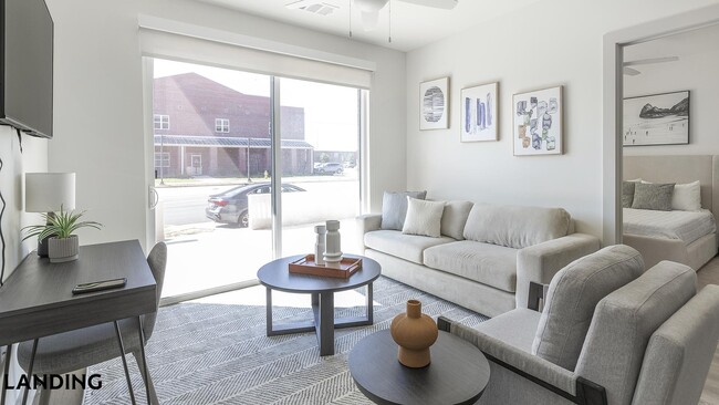 Building Photo - 2500 9th Ave SW