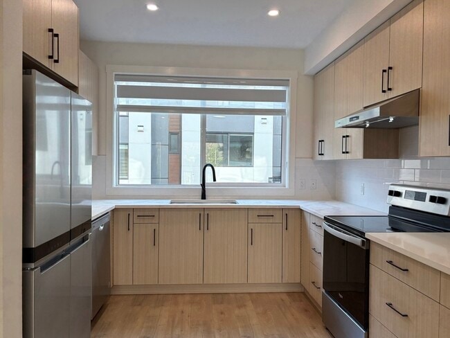 Building Photo - 1980 Upper Sundance Dr