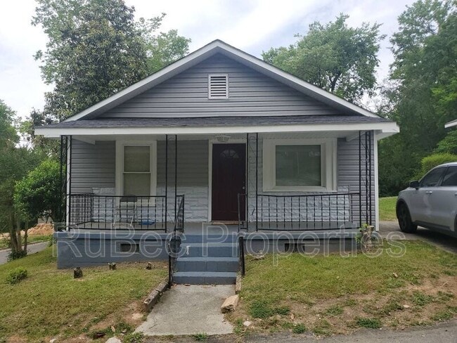 Photo - 196 Mahan St SW House