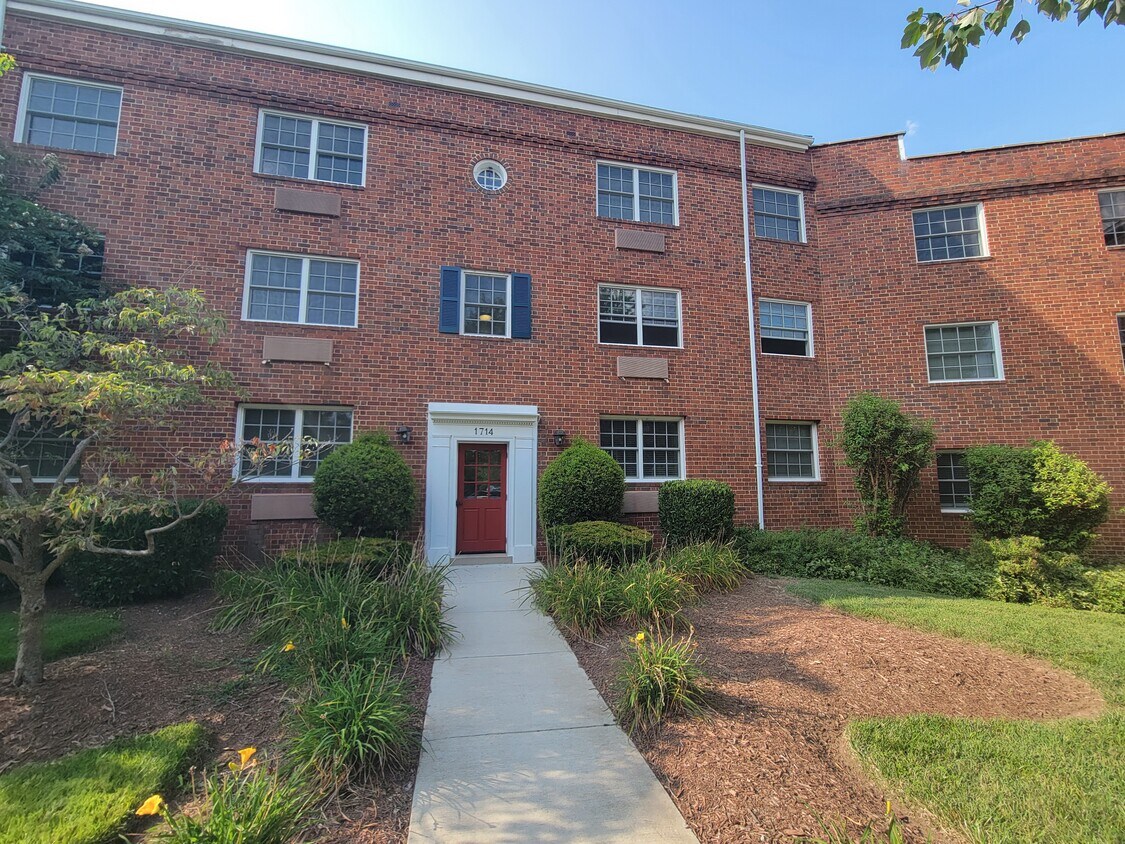 Entry to unit. - 1714 W Abingdon Dr