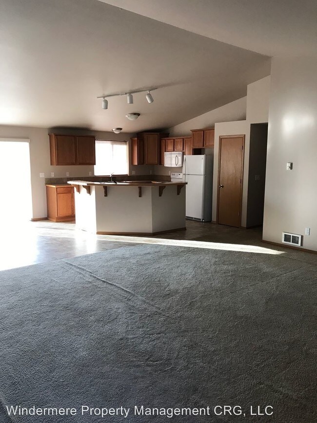 Building Photo - 3 br, 2 bath House - 413 Main St