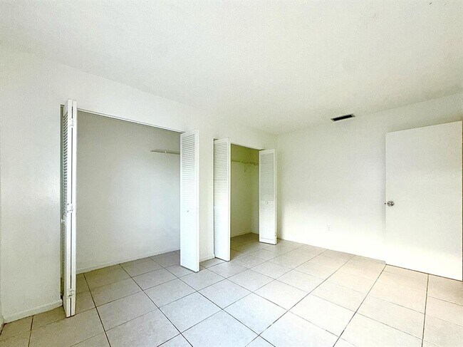 Foto del edificio - 800 NE 14th St