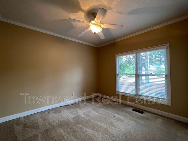 Foto del edificio - 7049 Pitcairn Dr