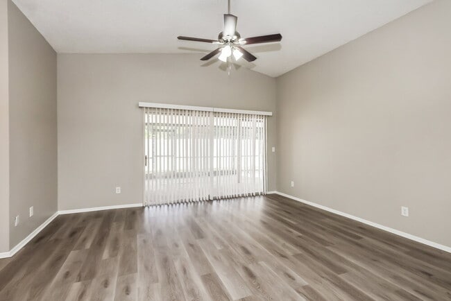 Building Photo - 5701 Longleaf Dr
