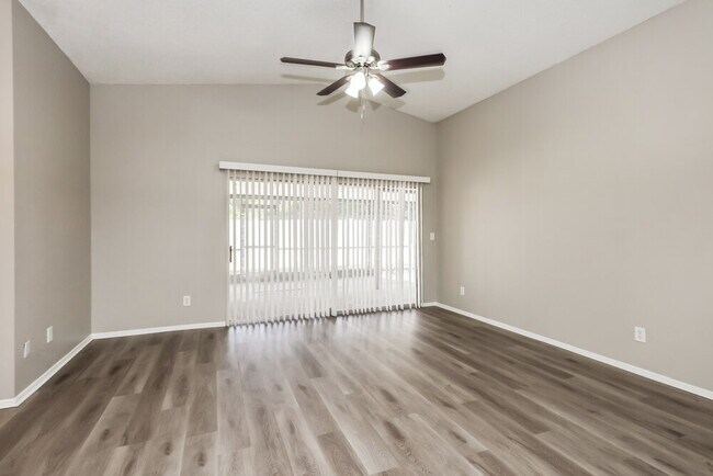 Foto del edificio - 5701 Longleaf Dr