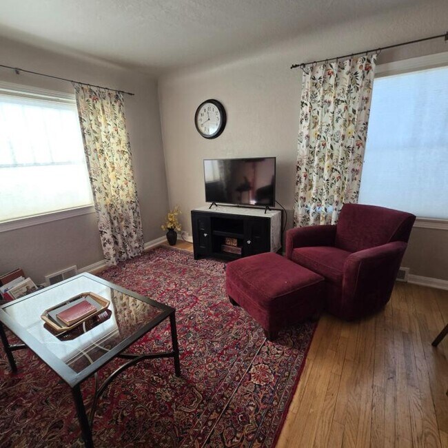 Foto del edificio - 369 W 9th St