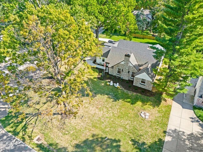 Foto del edificio - 8301 Lee Blvd