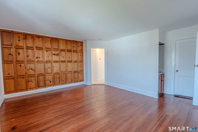 Building Photo - 2 Maplewood Terrace