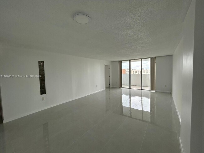Foto del edificio - 2780 NE 183rd St