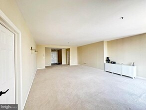 Building Photo - 10 E Lee St