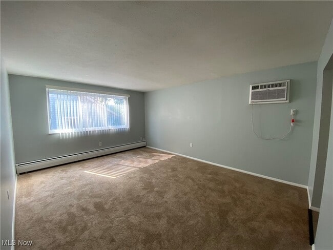 Building Photo - 1450 Riverside Dr