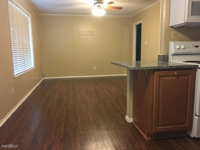 Building Photo - 3 br, 1.5 bath House - 30 Brittany Ct