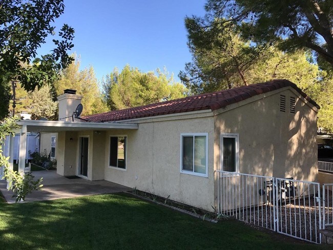Building Photo - 14746 Clubhouse Dr