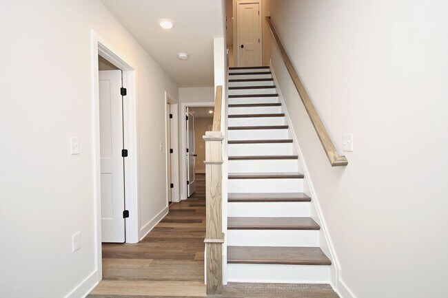 Building Photo - Crozet Townhome in Desirable Old Trail Community