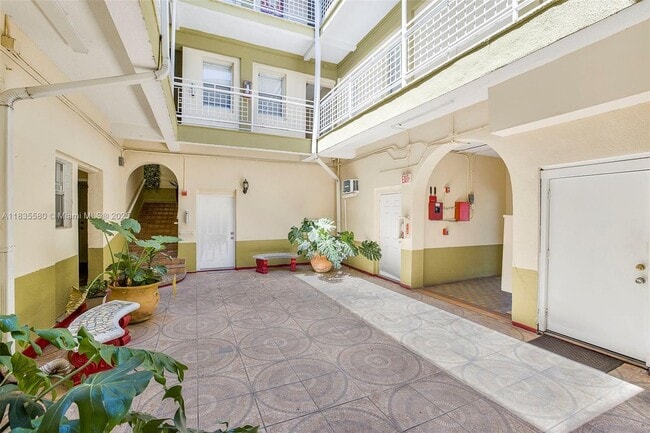 Foto del edificio - 2300 W Flagler St