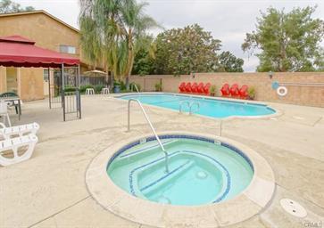 Building Photo - Beautiful 2 Bedroom 1.5 Bath Condo with Br...