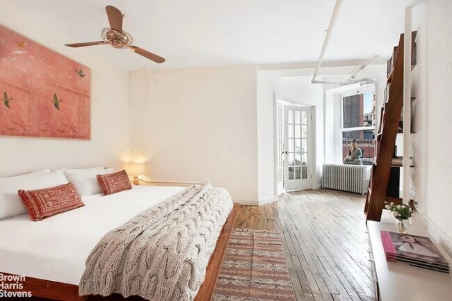 Building Photo - 6 Varick St