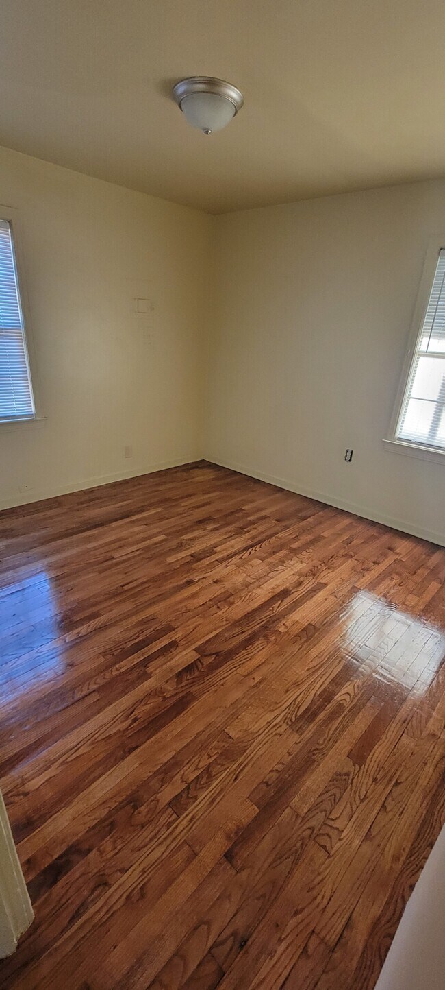 Building Photo - 2257 Roberta Dr