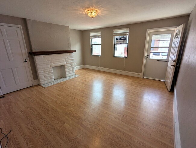 Building Photo - 2 Bedroom 1 Bathroom Single Family Home (S...