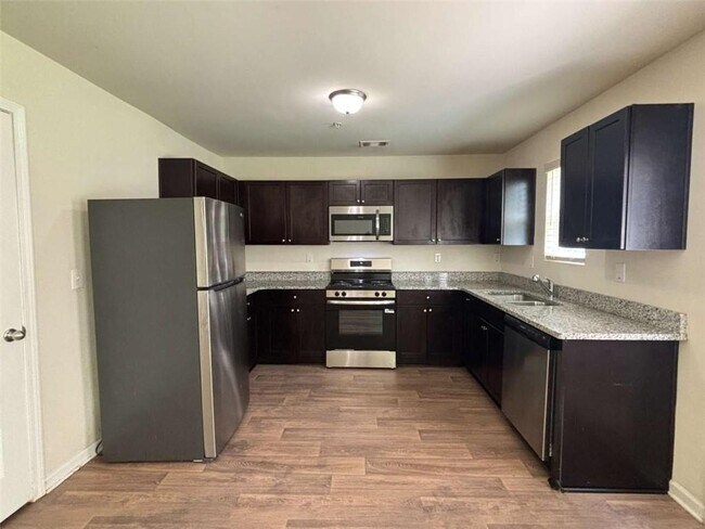 Foto del edificio - 629 Carlton Pointe Dr