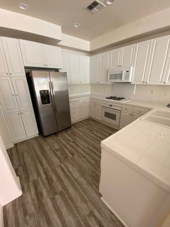 Foto del edificio - Great Shape Condo in Desirable Livermore CA